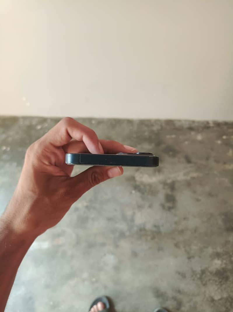 Apple iPhone 13 5