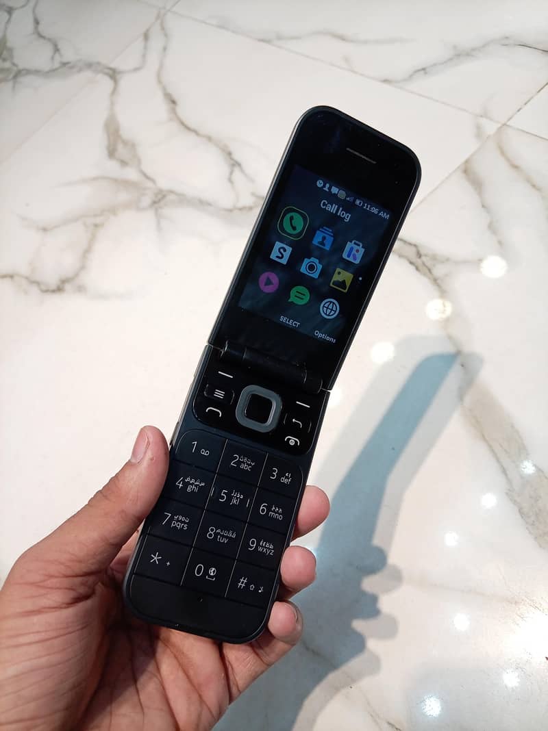 Nokia 2720 Flip 1