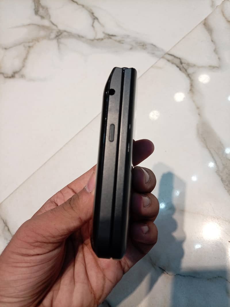 Nokia 2720 Flip 4