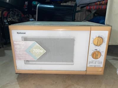 National 700w microwave oven