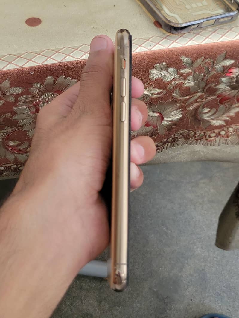 Apple iPhone 11 Pro 1