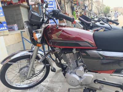 Honda CG125 2023 Self Start Red Silver