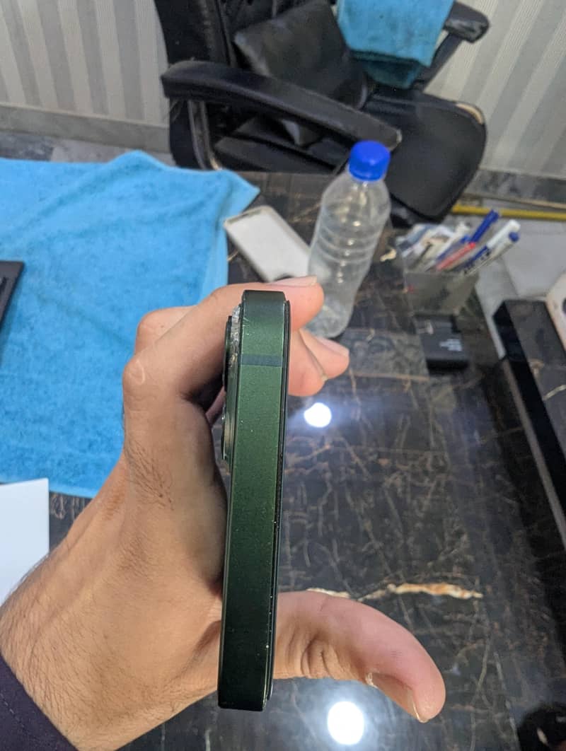 Apple iPhone 13 2