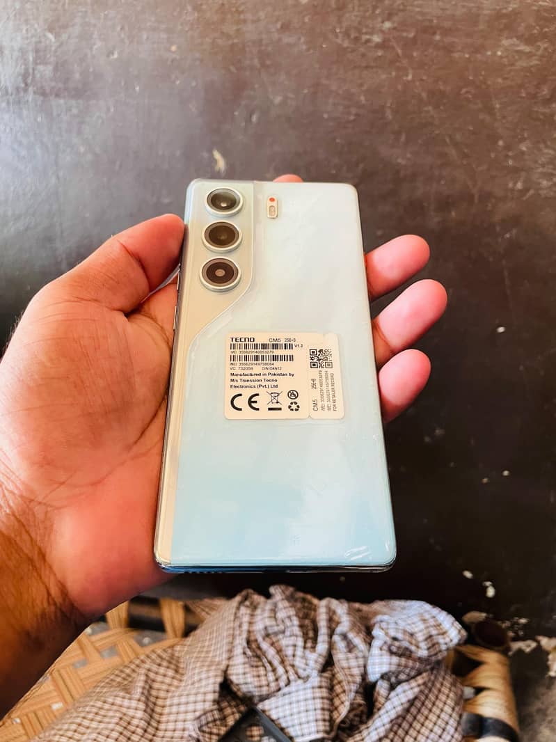 Tecno Camon 40 1