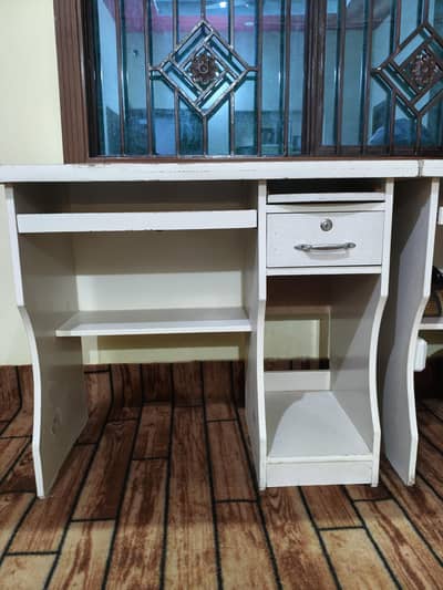 Computer table for 1 person