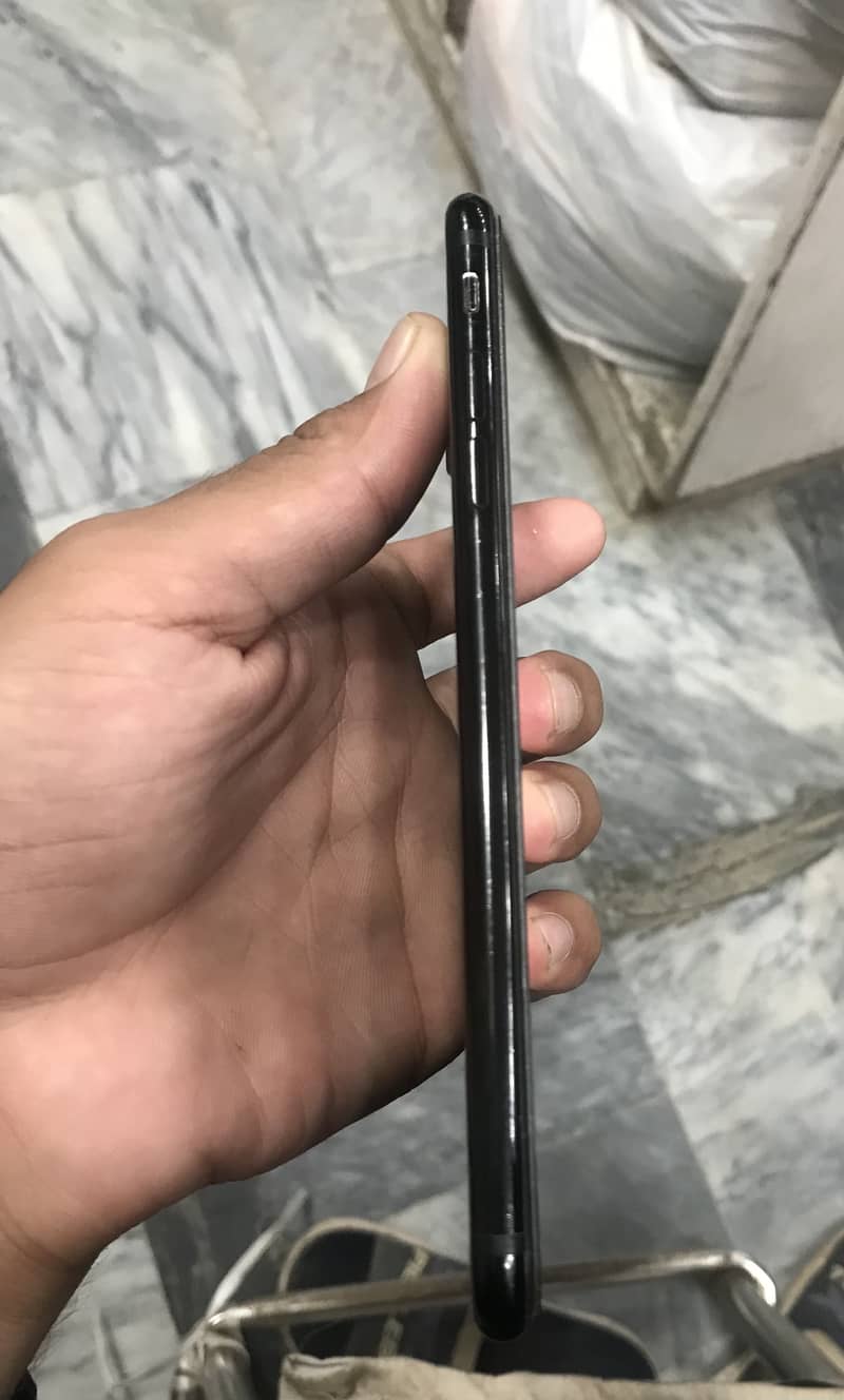 Apple iPhone 7 Plus 5