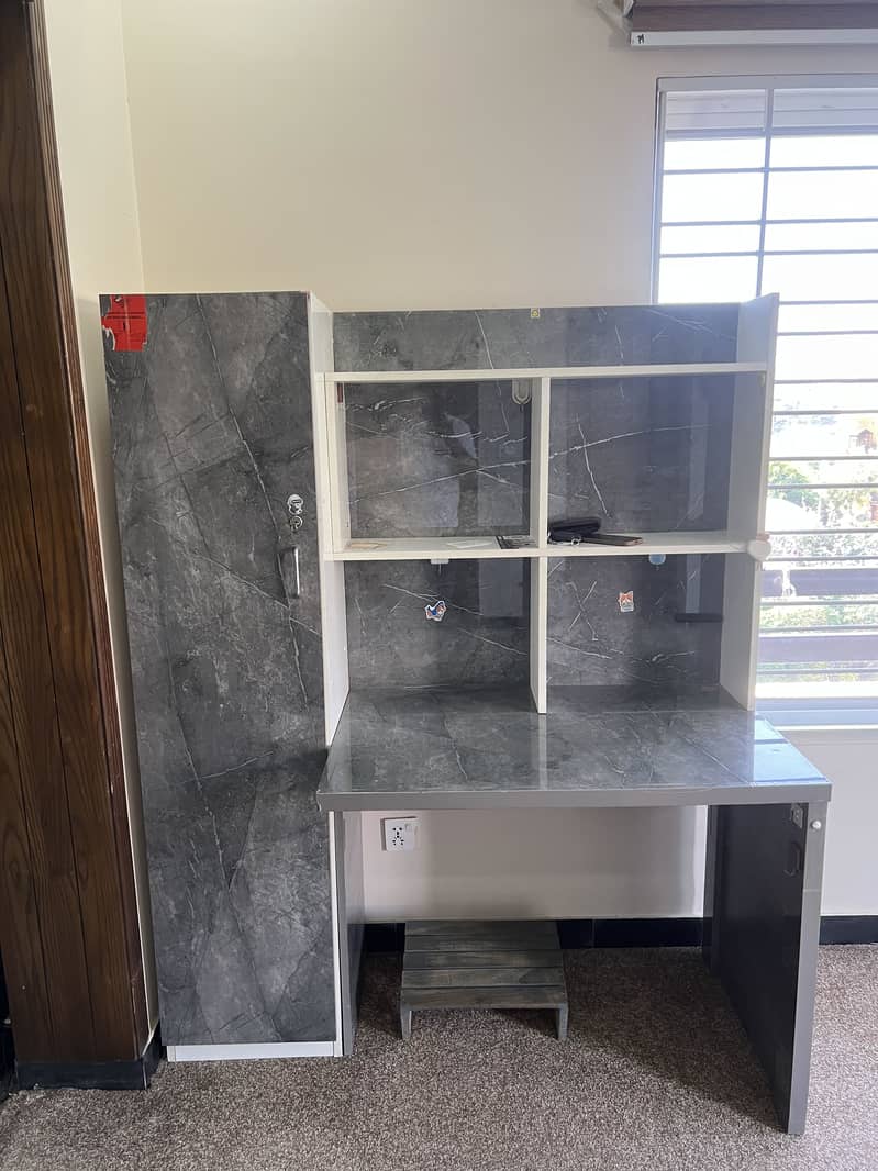 Executive office computer table with cupboard 0