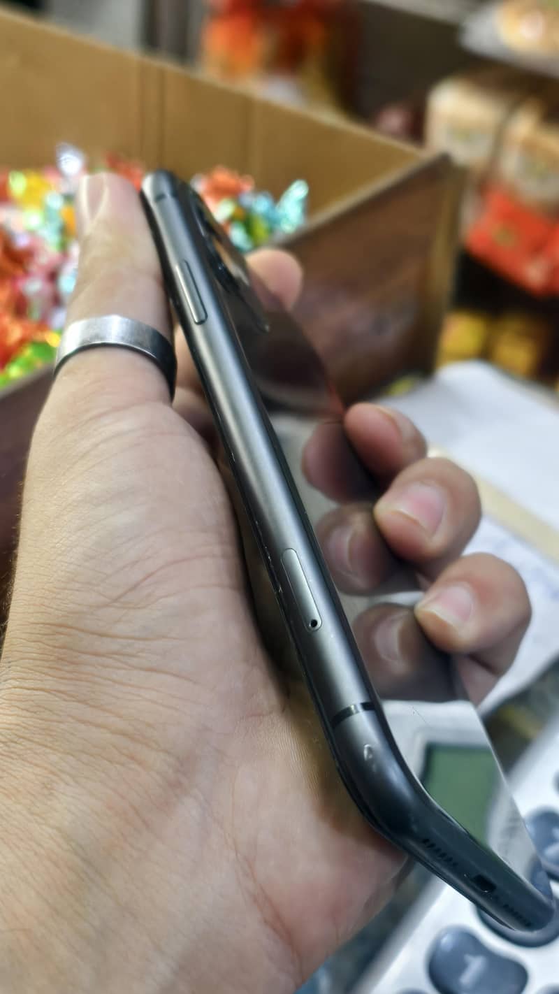 Apple iPhone 11 3