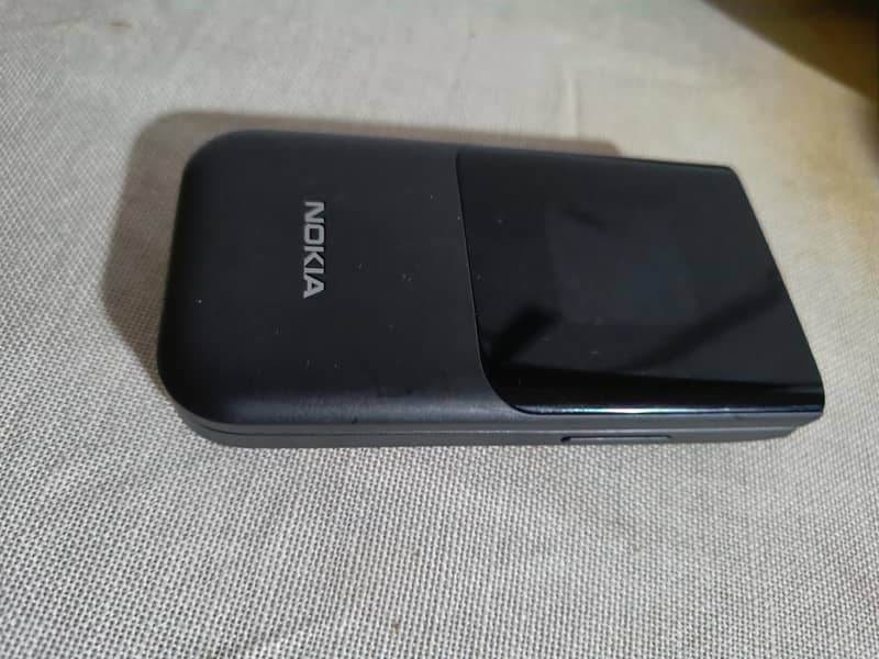 Nokia 2720 Flip 0