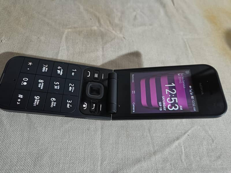 Nokia 2720 Flip 1