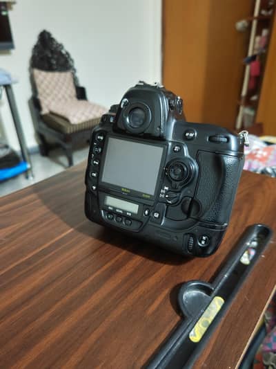 Nikon D3S professional full frame with 2 lenses and 32GB CF card