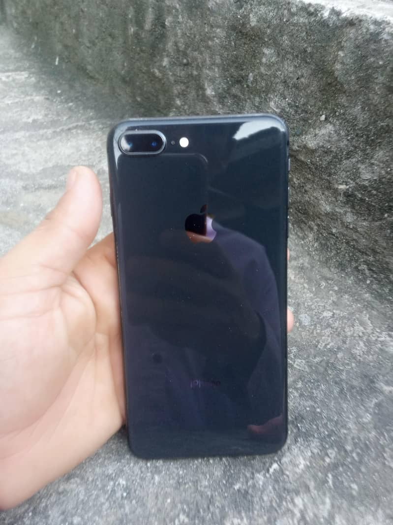 Apple iPhone 8 Plus 4
