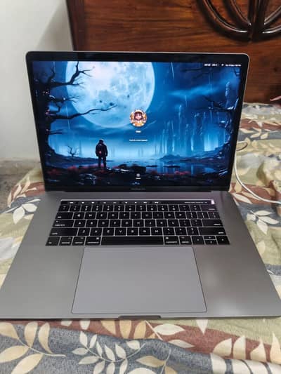 Apple MacBook Pro 2017 15 i7 16GB 512GB TouchBar