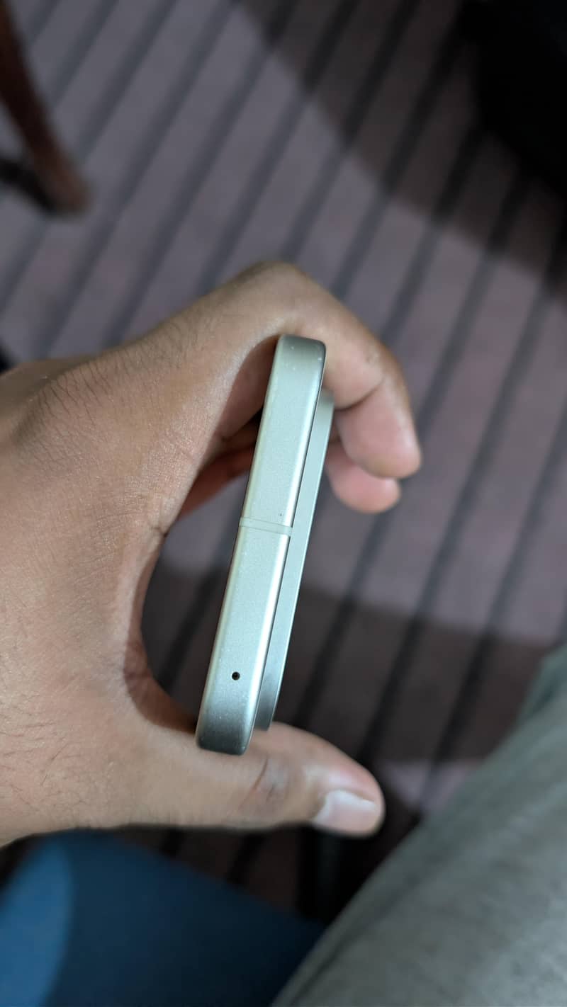 Google Pixel 9 4