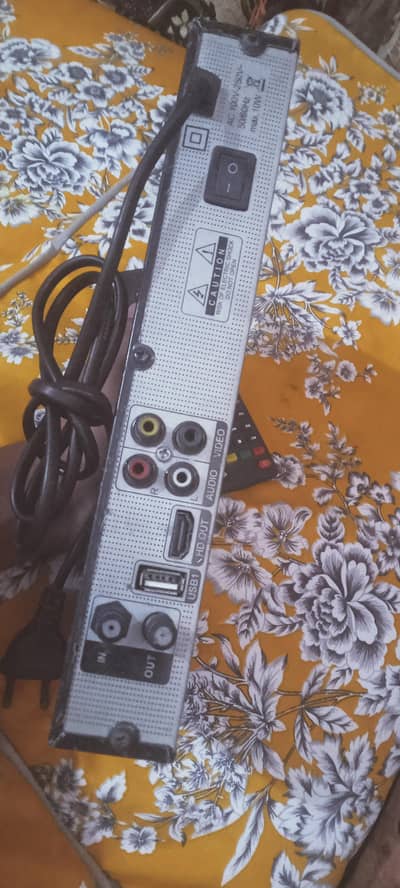 Dish Receiver with remote and dish plat with free