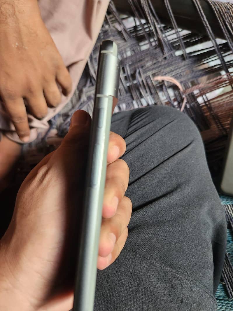 Google Pixel 8 4