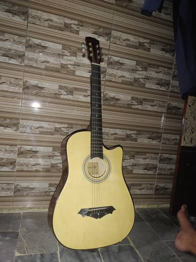 acoustic biggner guitar for sale in good condition