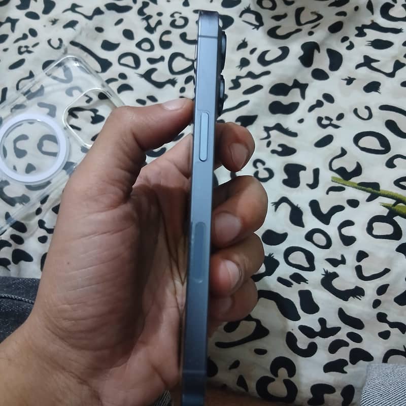 Apple iPhone 13 Pro 4