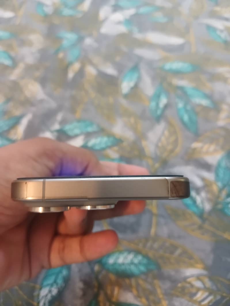 Apple iPhone 15 Pro 2