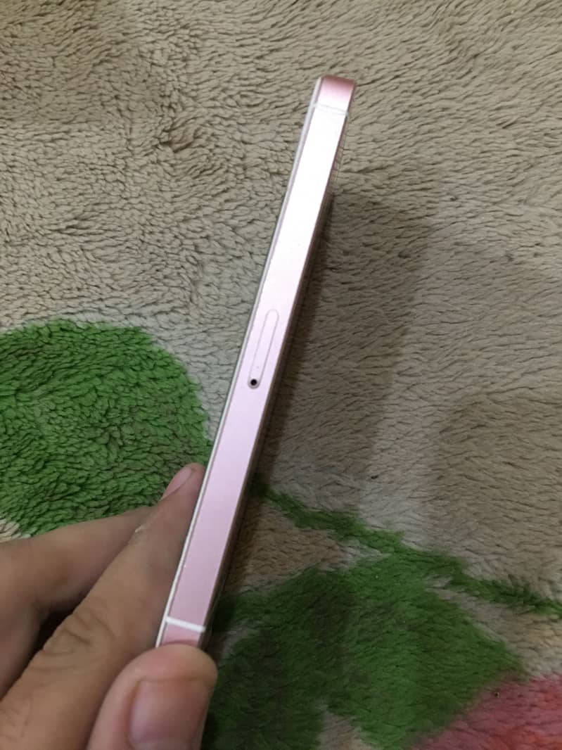 Apple iPhone SE 16