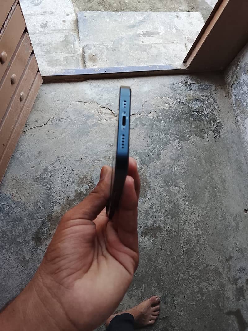 Apple iPhone 13 1
