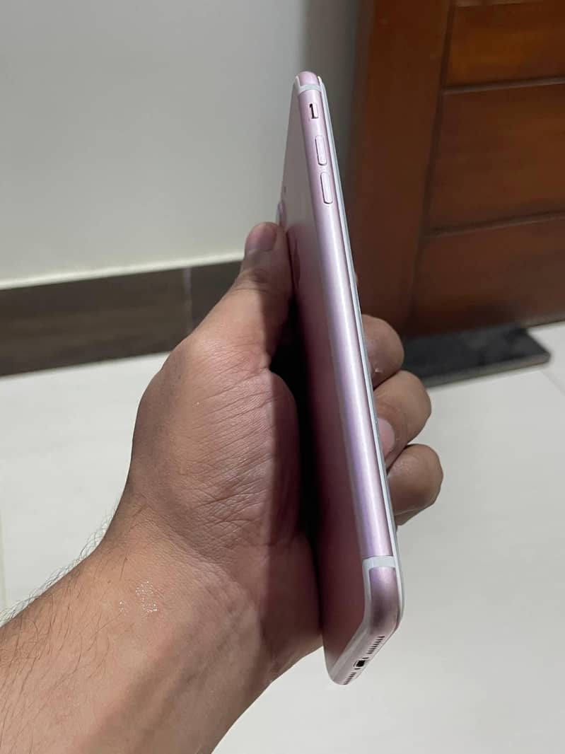 Apple iPhone 7 Plus 0