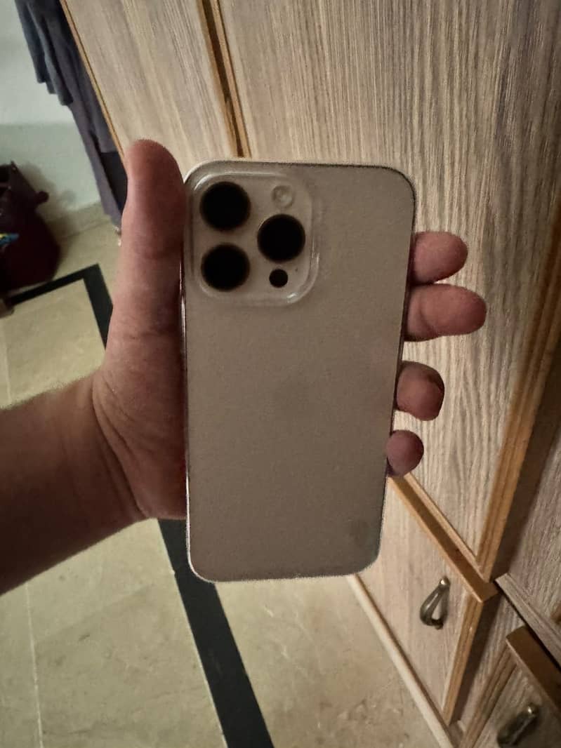 Apple iPhone 16 Pro Max 0