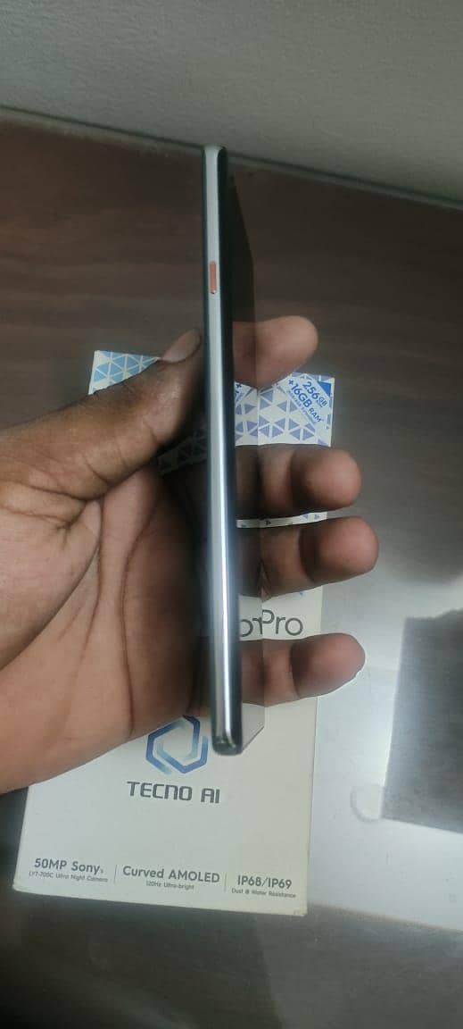 Tecno CAMON 40 Pro 3