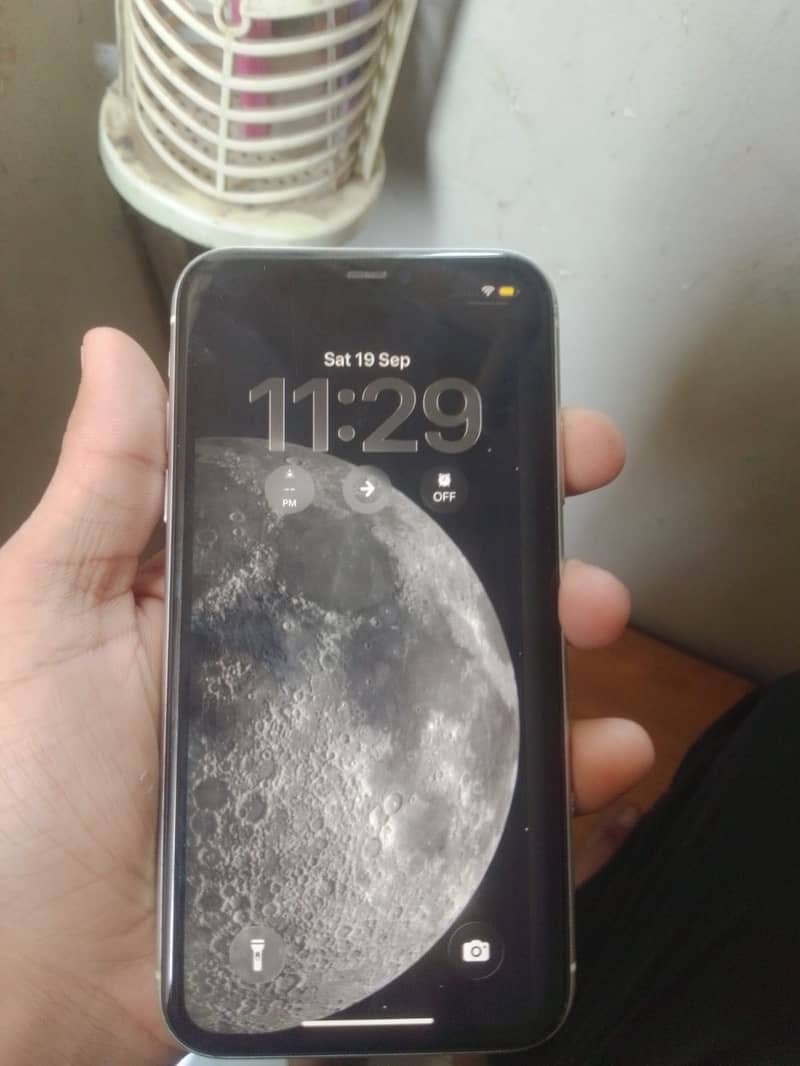 Apple iPhone 11 4