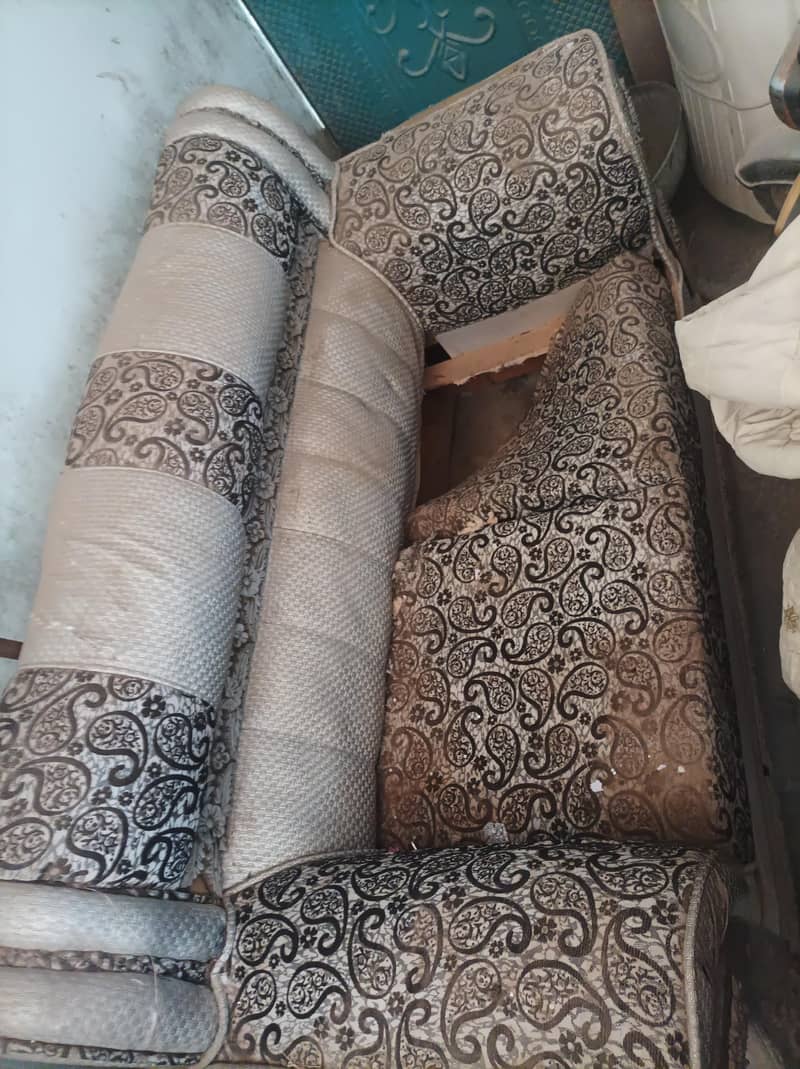 Damaged sofas for sale. 3