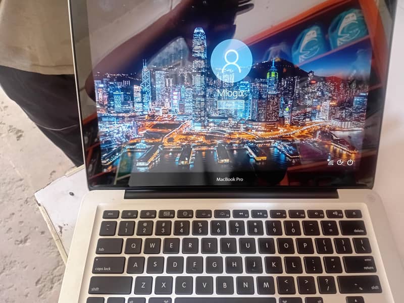 macbook pro copy 0