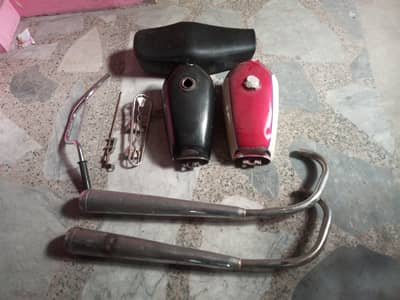 125 fuel tank an silencer an seat Handel etc