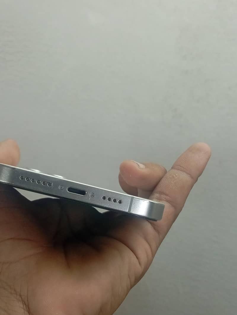 Apple iPhone 12 Pro Max 4