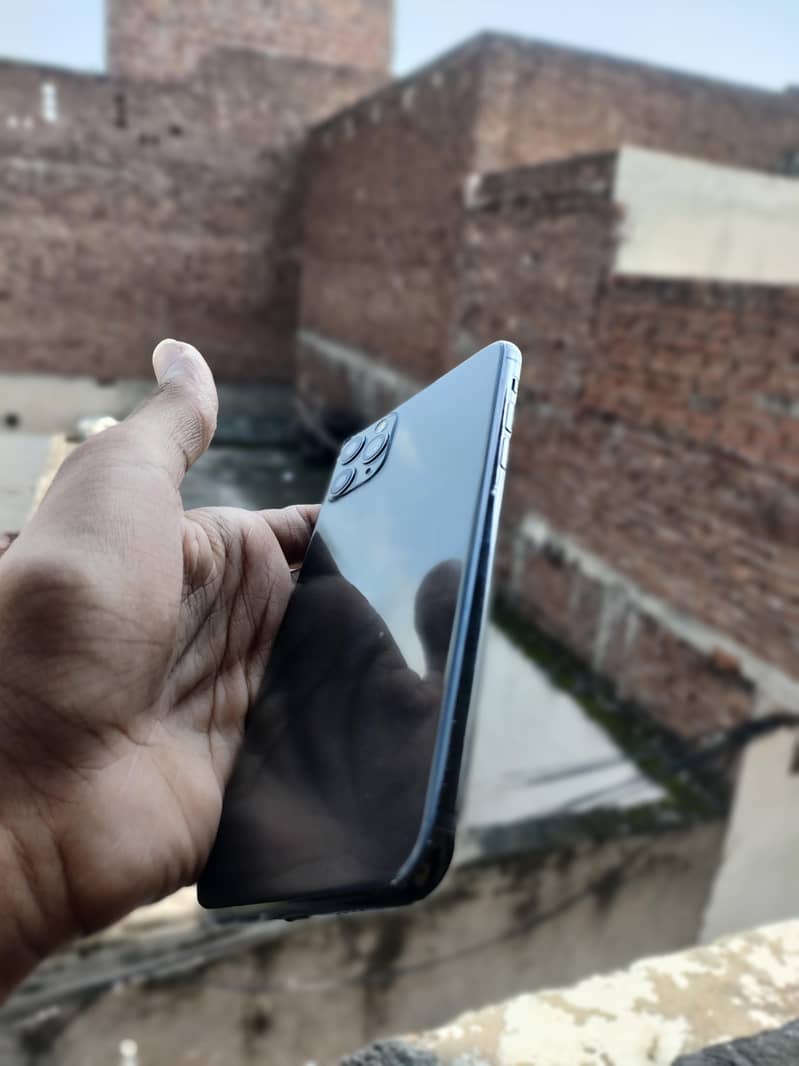 Apple iPhone 11 Pro Max 2
