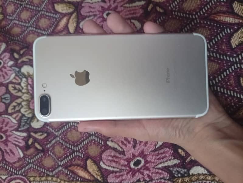 Apple iPhone 7 Plus 1