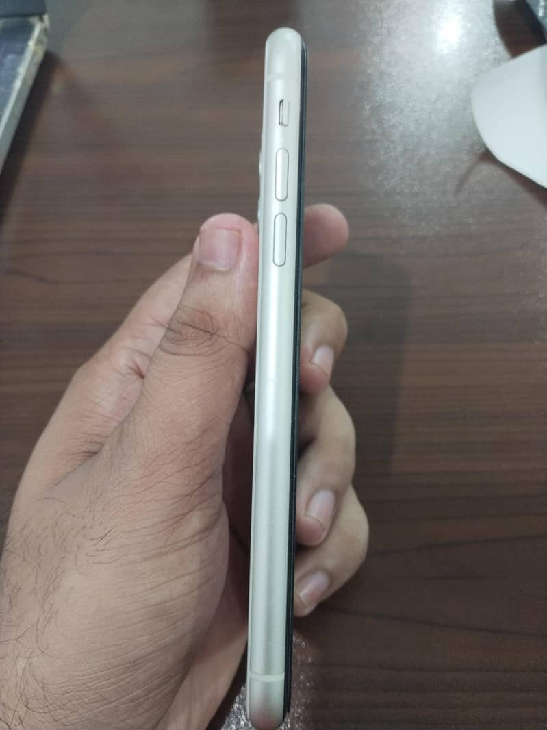 Apple iPhone 11 3