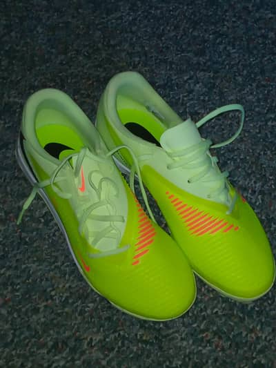 Nike Phantom 6 Soccer Cleats – Max Voltage Pack (size 39)