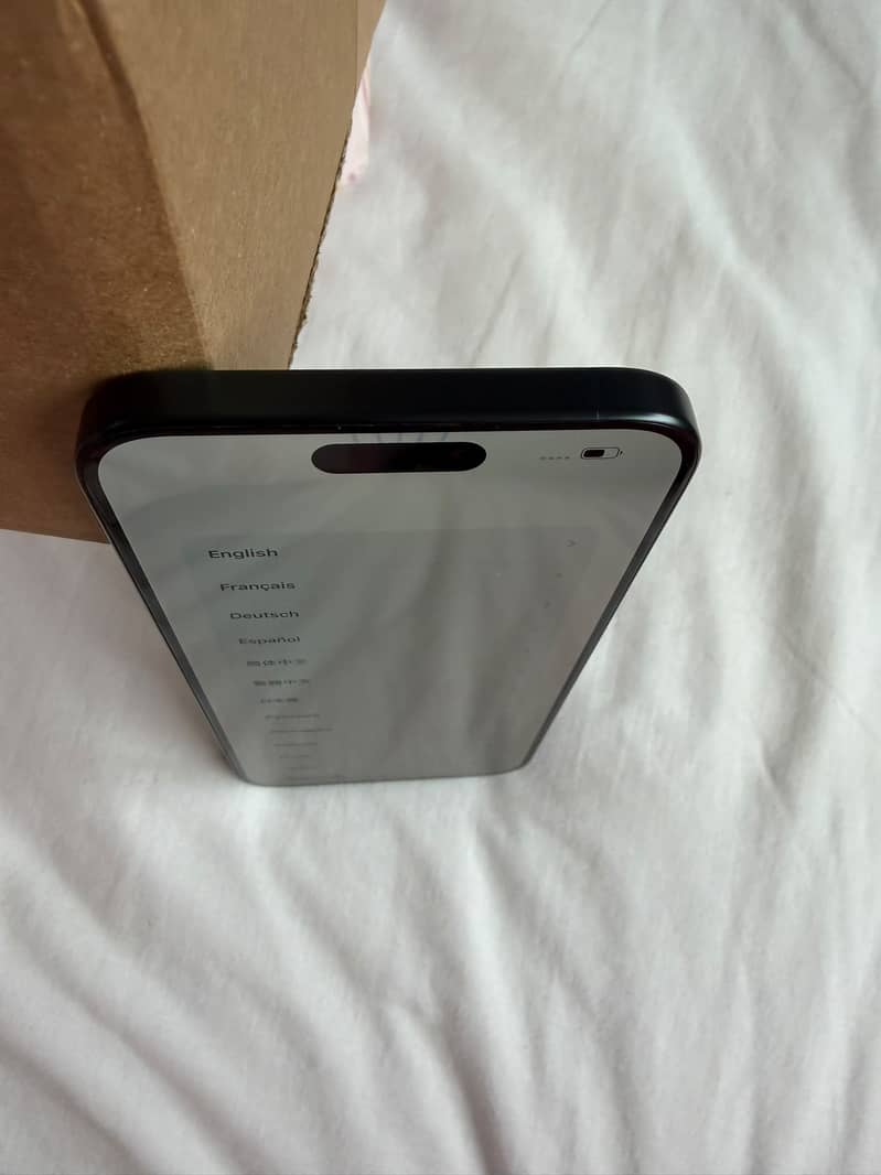 Apple iPhone 15 Pro Max 9