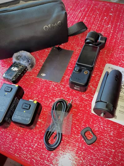 DJI Osmo Pocket 3 Creator Combo - Almost Brand New Condition