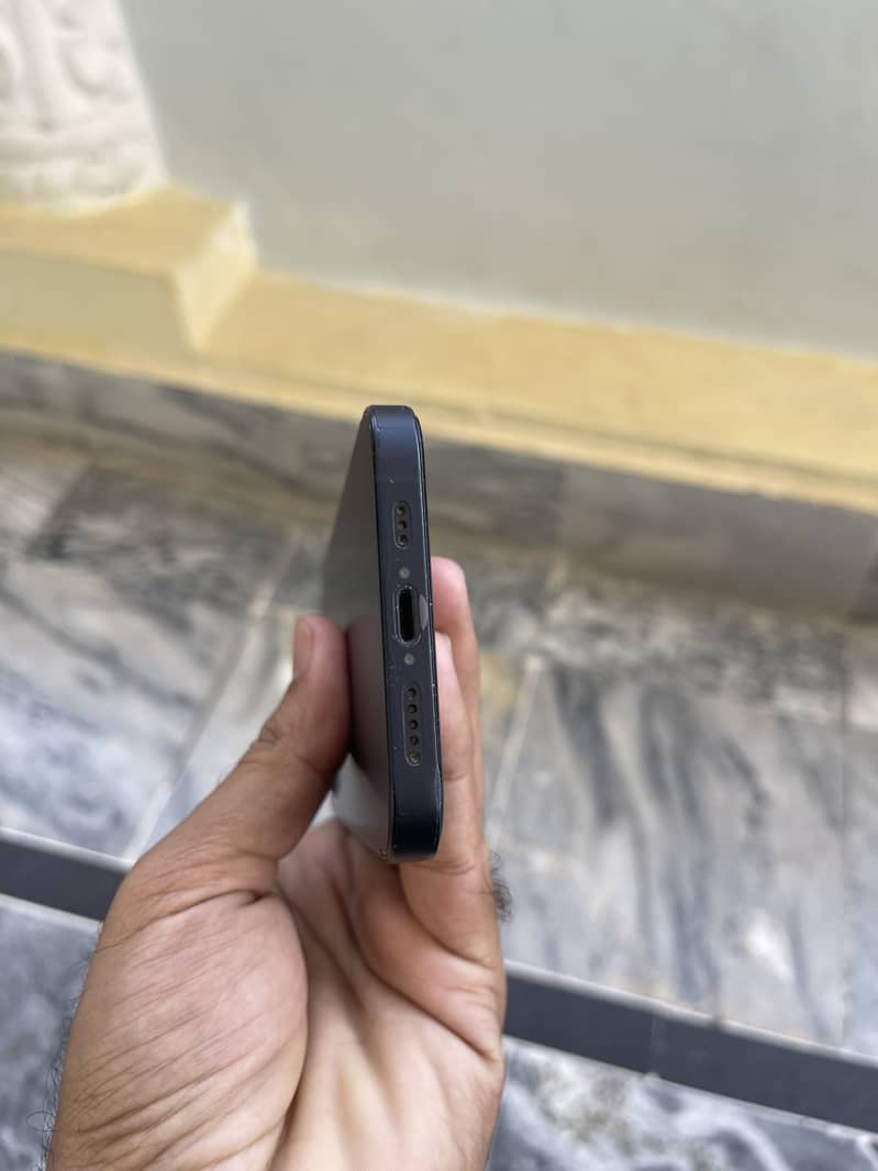 Apple iPhone 12 0