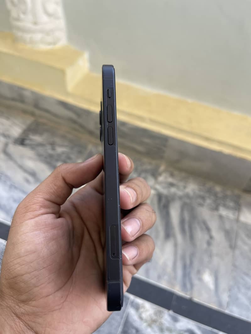 Apple iPhone 12 1