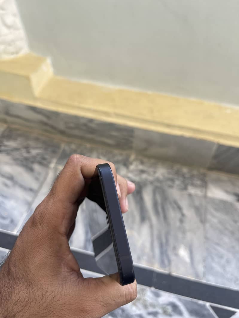 Apple iPhone 12 3