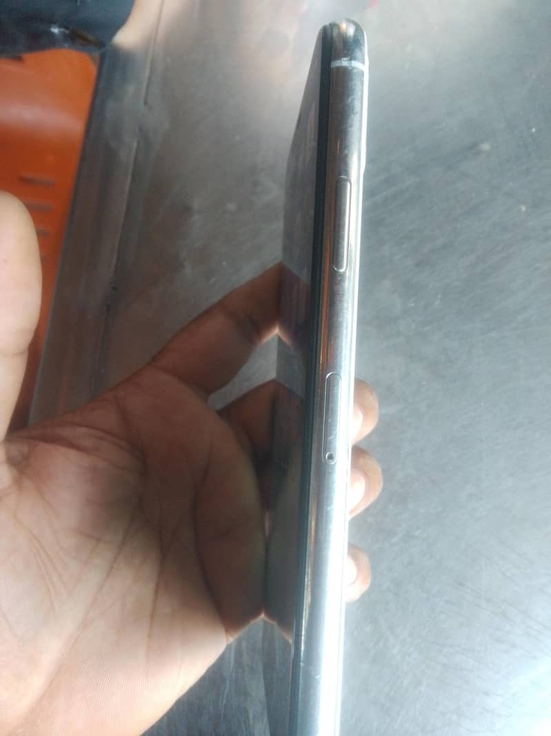Apple iPhone 11 Pro Max 2