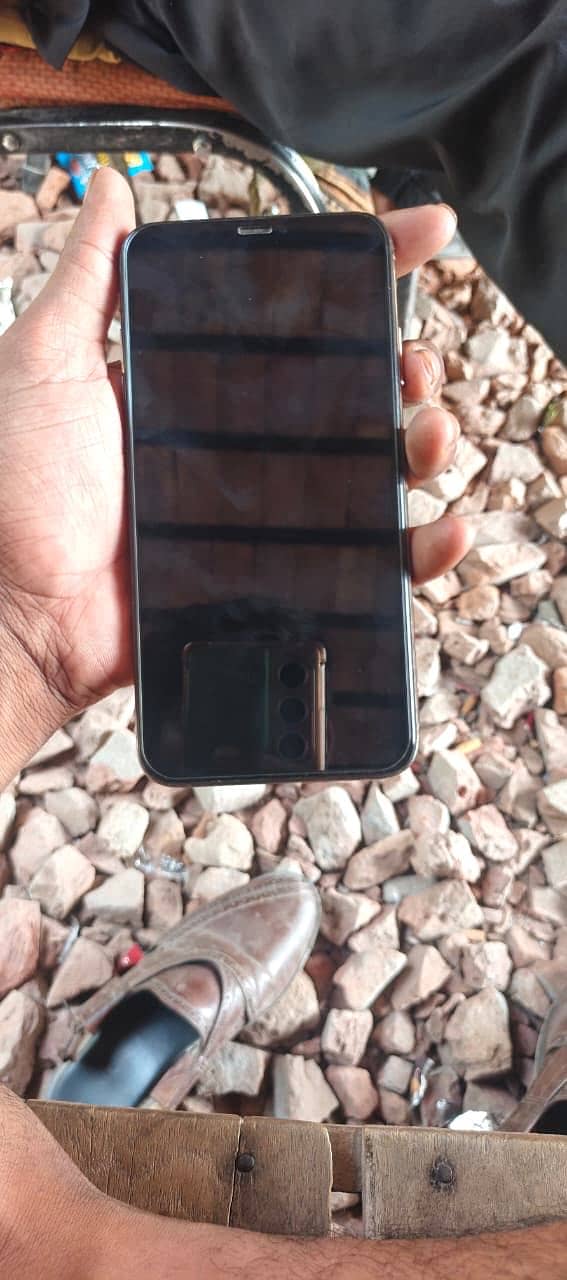 iPhone XS Max 6
