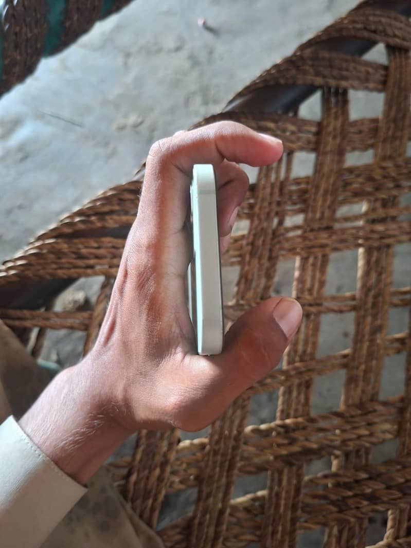Apple iPhone 12 3