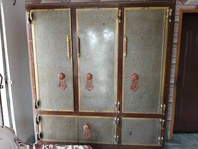 Big Almari/Cupboard/Petta