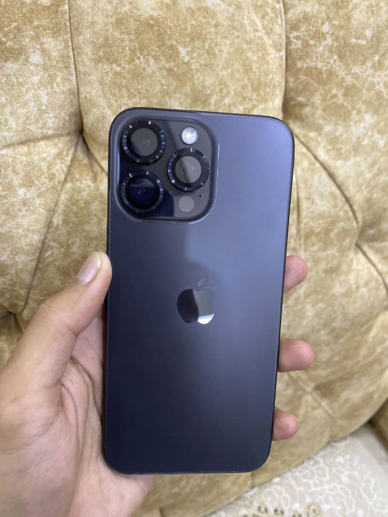 Apple iPhone 15 Pro Max 1