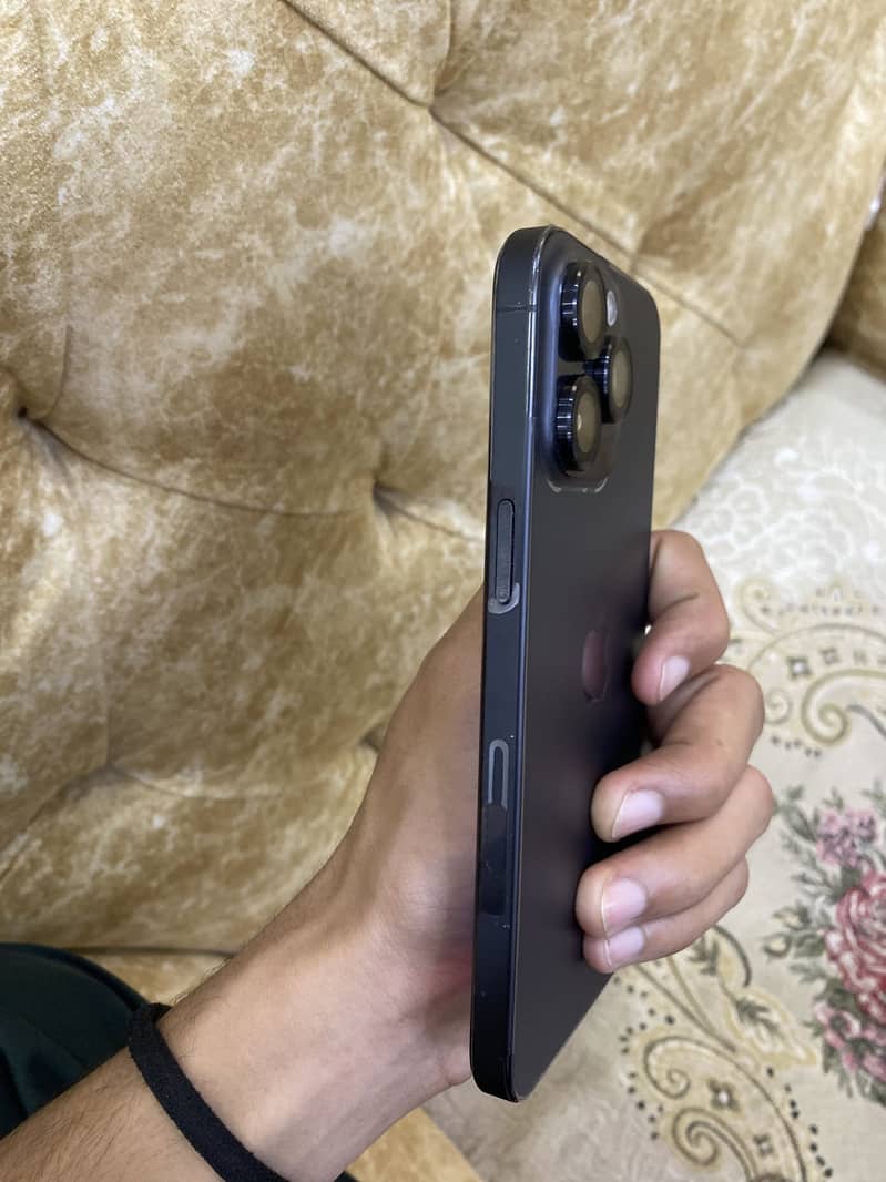 Apple iPhone 15 Pro Max 2