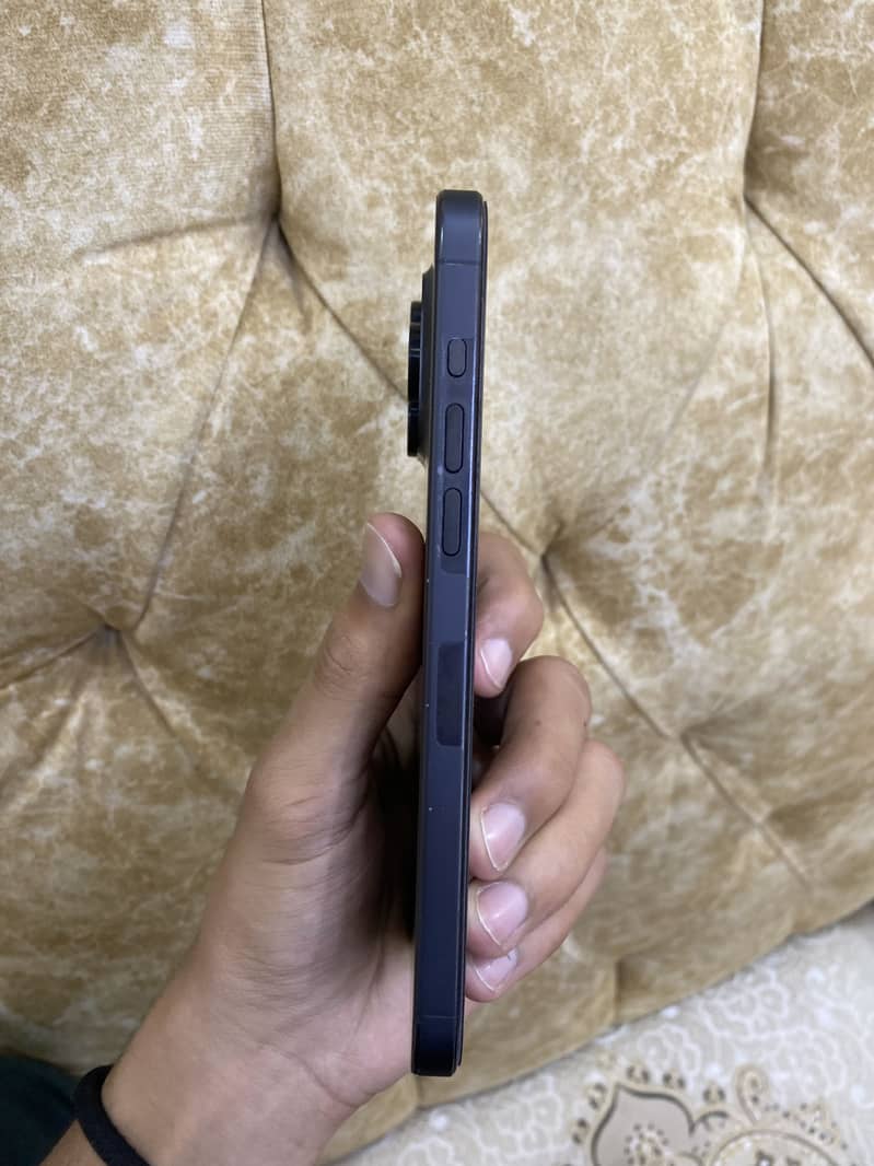 Apple iPhone 15 Pro Max 3