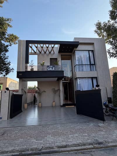 A BEAUTIFUL 10 MARLA HOUSE FOR SALE IN GVR 1 BAHRIA TOWN LAHORE